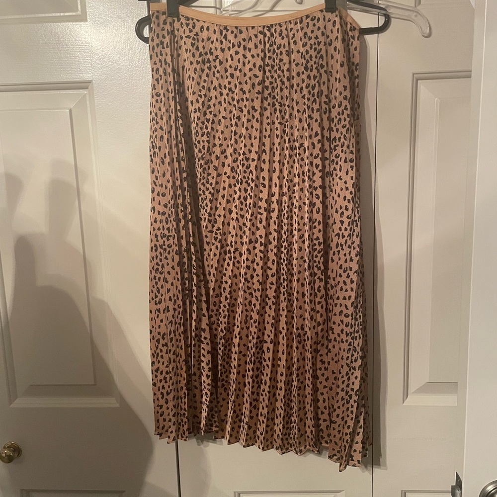 Heartloom Black and Tan Midi A-Line Pleated Skirt